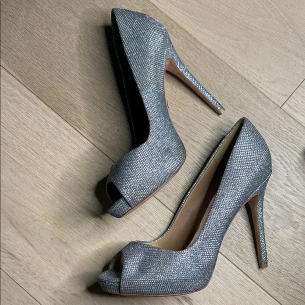 Badgley Mischka Glittering Silver Peep Toe Heels size 8.5